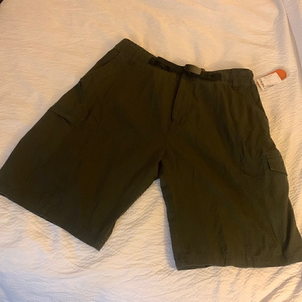 TRIPLE NICKEL, cargo shorts, XL, NWT. Dark green